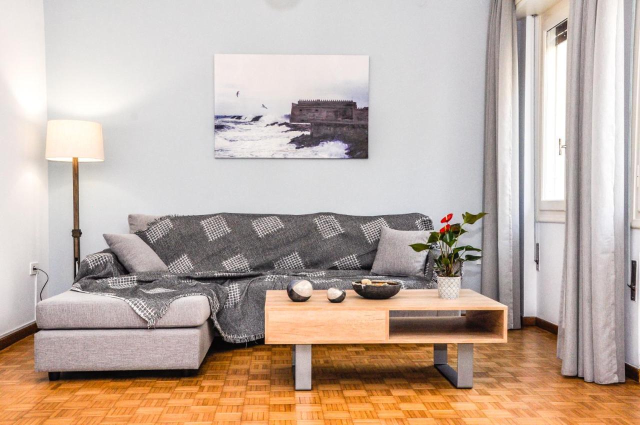 The Elegant. Spacious City Center Apartment. 이라클리온 외부 사진