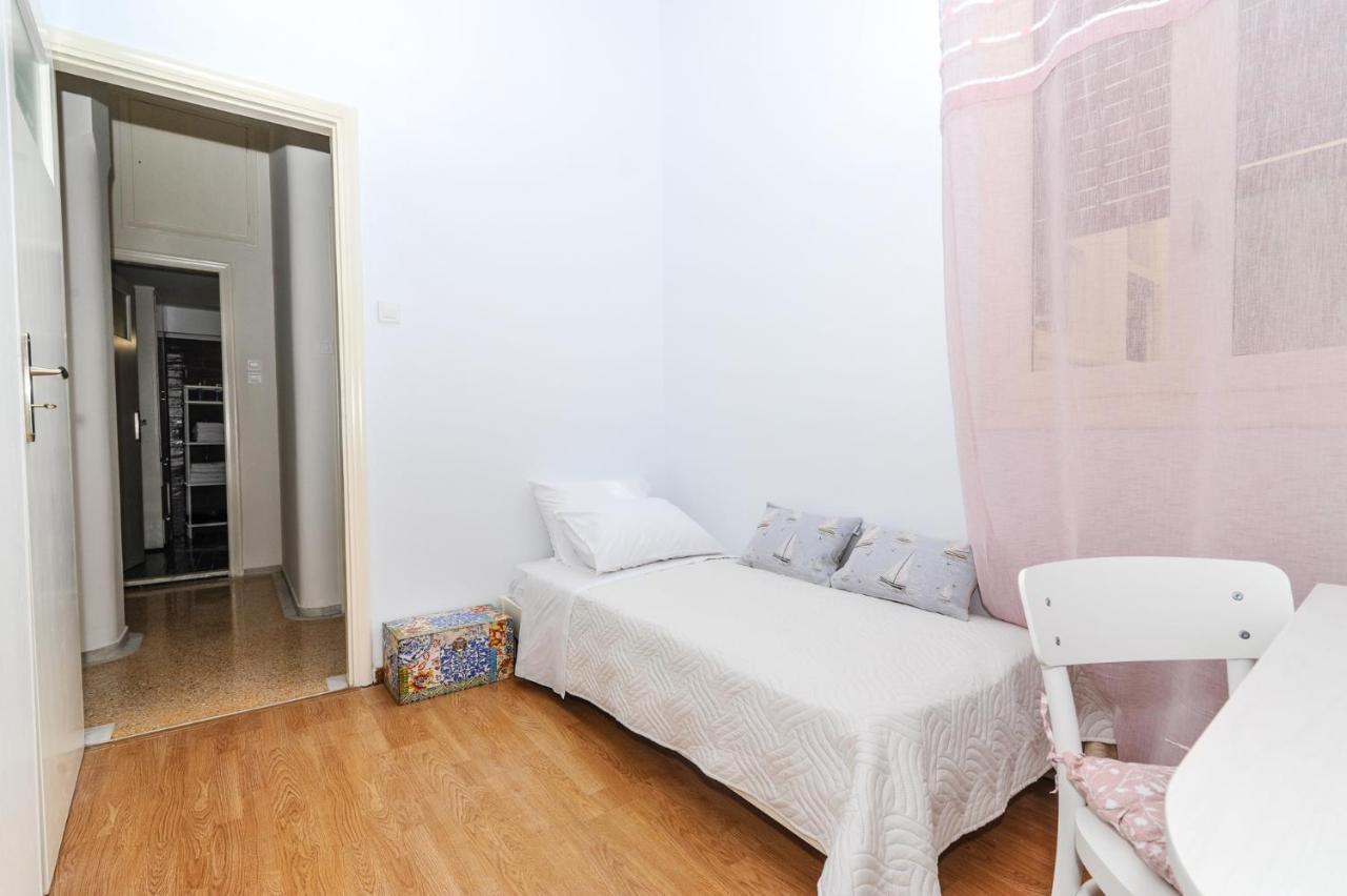 The Elegant. Spacious City Center Apartment. 이라클리온 외부 사진