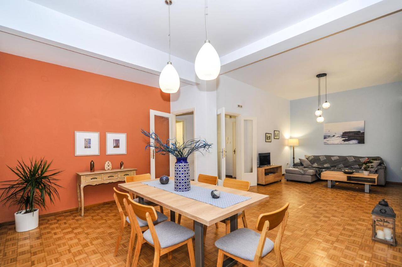 The Elegant. Spacious City Center Apartment. 이라클리온 외부 사진