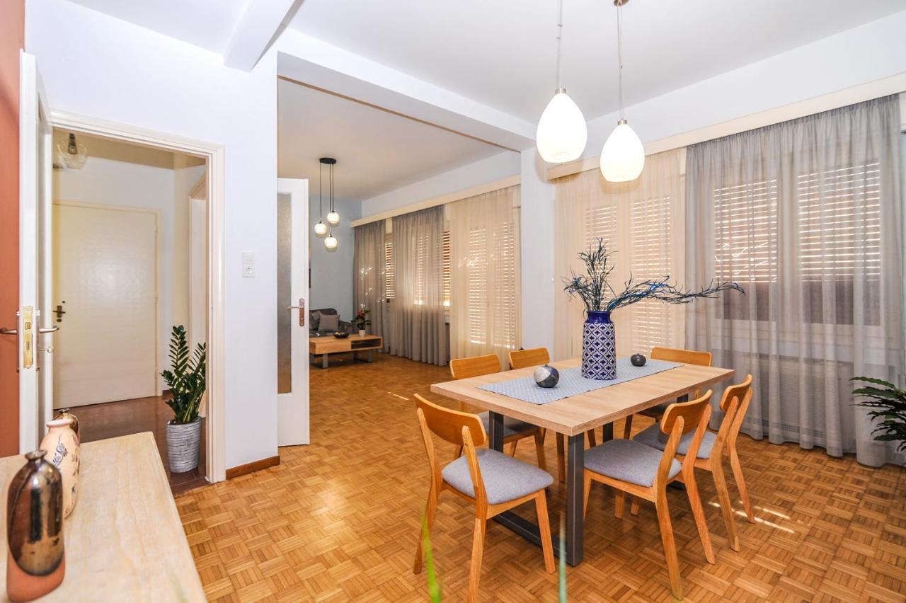 The Elegant. Spacious City Center Apartment. 이라클리온 외부 사진